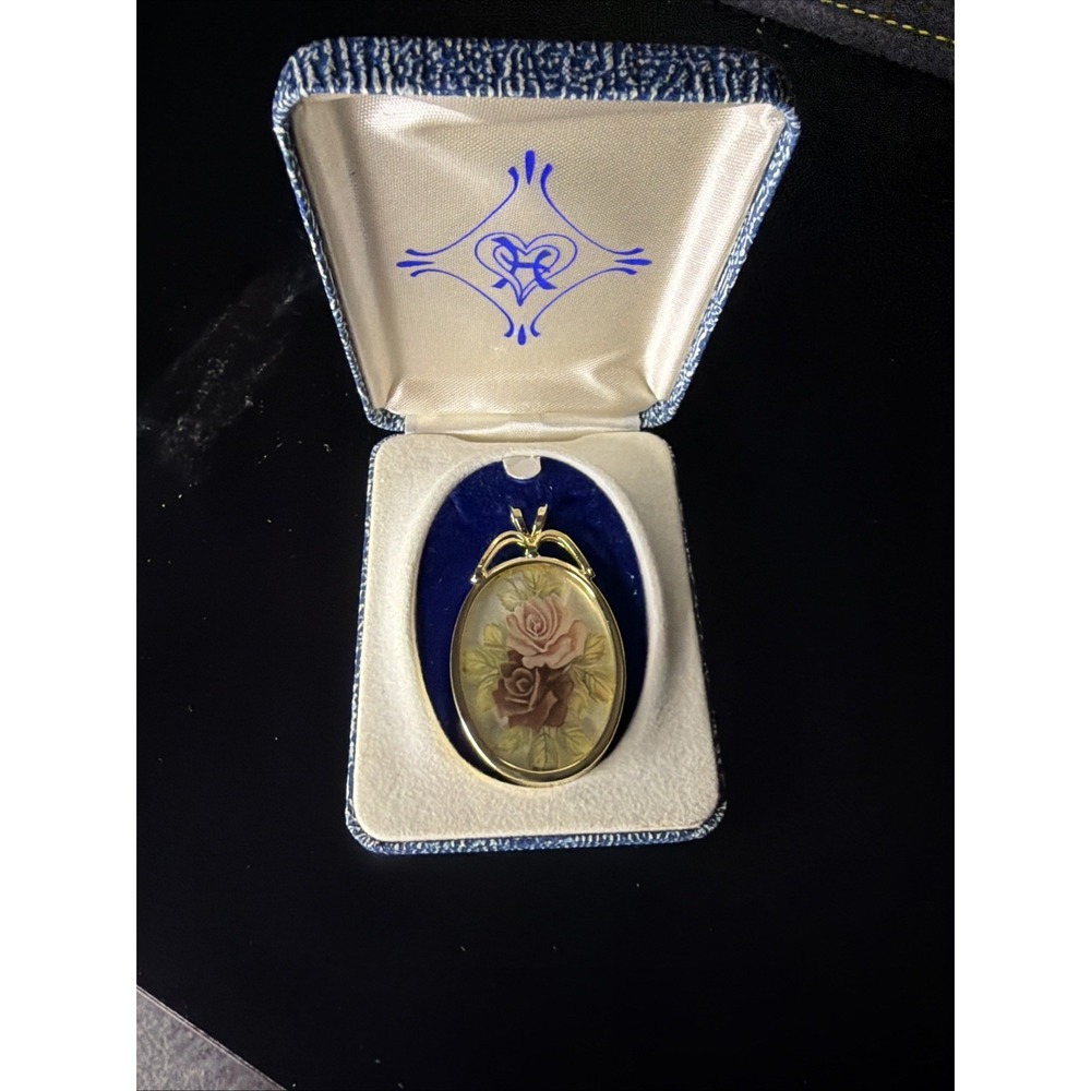 Vintage pendant rose flower oval pink gold tone 2"‎